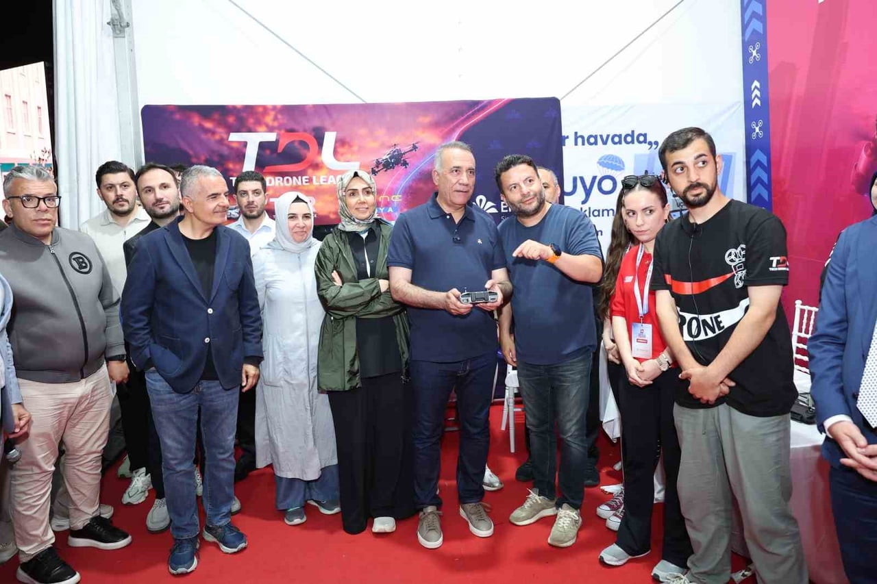 SULTANGAZİ BELEDİYE BAŞKANI ABDURRAHMAN DURSUN DA DRON KULLANDI