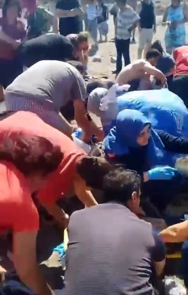 SUNİ TENEFFÜS VE KALP MASAJIYLA HAYATA DÖNDÜRÜLEN BABA VE 2 ÇOCUĞUNUN DURUMUNUN AĞIR OLDUĞU...