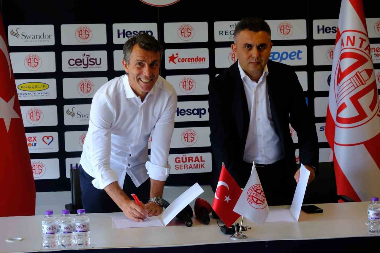 SÜPER LİG'DEN 1'İNCİ LİG'E DÜŞEN ANTALYASPOR'DA TEKNİK DİREKTÖRLÜK GÖREVİNE 6.5 YIL ARADAN SONRA...