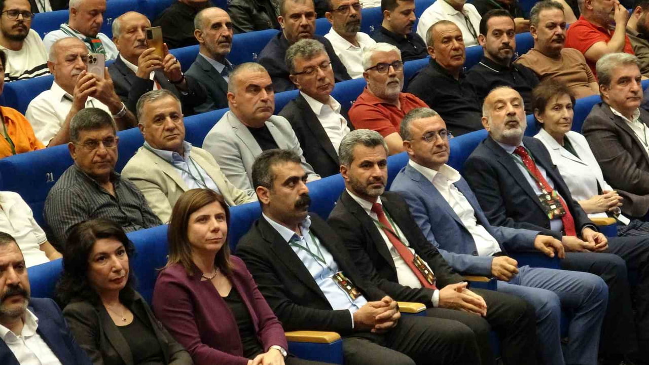 SÜPER LİG'İN YENİ EKİBİ AMED SPORTİF FAALİYETLER KULÜBÜ'NDE BAŞKAN AV. NAHİT EREN GÜVEN TAZELEDİ....