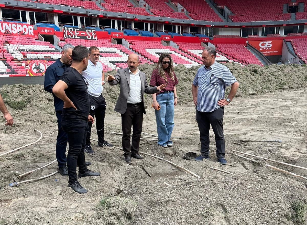 SÜPER LİG EKİPLERİNDEN SAMSUNSPOR’UN MAÇLARINI OYNADIĞI 19 MAYIS STADYUMU’NDA BAKIM, ONARIM VE ÇİM...