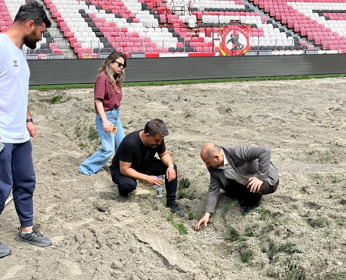 SÜPER LİG EKİPLERİNDEN SAMSUNSPOR’UN MAÇLARINI OYNADIĞI 19 MAYIS STADYUMU’NDA BAKIM, ONARIM VE ÇİM...