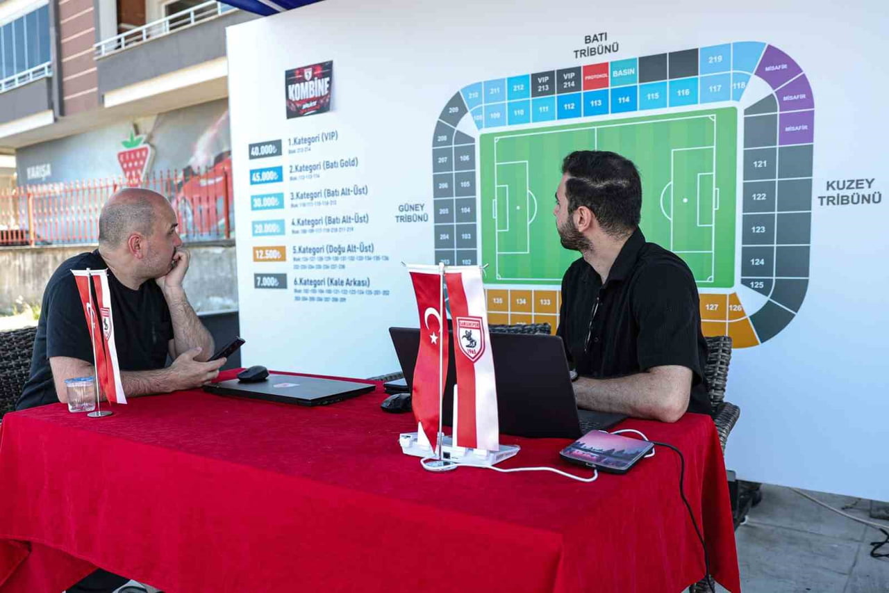 SÜPER LİG EKİPLERİNDEN SAMSUNSPOR’UN YENİ SEZON KOMBİNE BİLET SATIŞI, TARAFTARLARIN KATILDIĞI...
