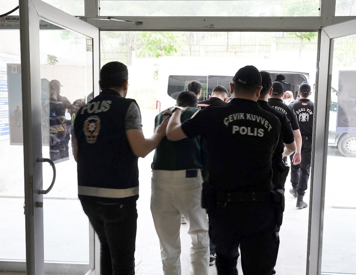 ŞÜPHELİLERDEN 6’SI ÇIKARILDIKLARI MAHKEMECE TUTUKLANDI