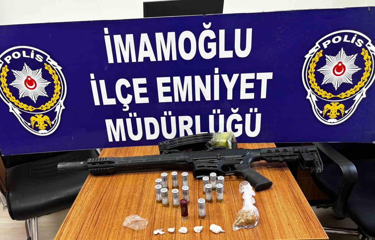 ŞÜPHELİNİN ÜZERİNDE VE BULUNDUĞU ADRESLERDE YAPILAN ARAMALARDA 2 ADET EXTACY HAP, 3 ADET LYRİCA...