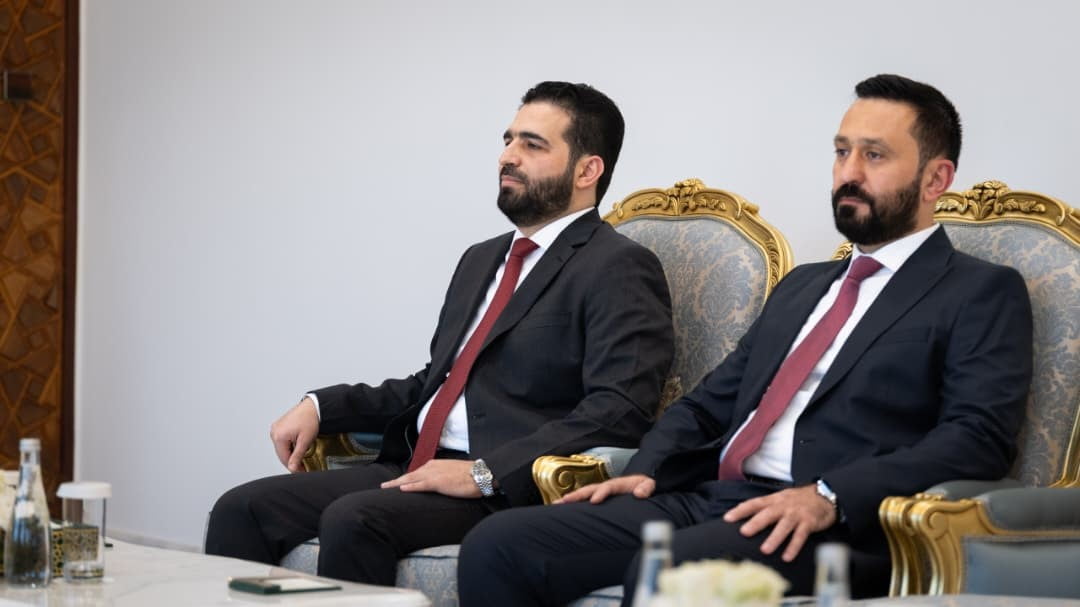 SURİYE İÇİŞLERİ BAKANI ENES HATTAB (SOLDAKİ) VE DİĞER KATILIMCI