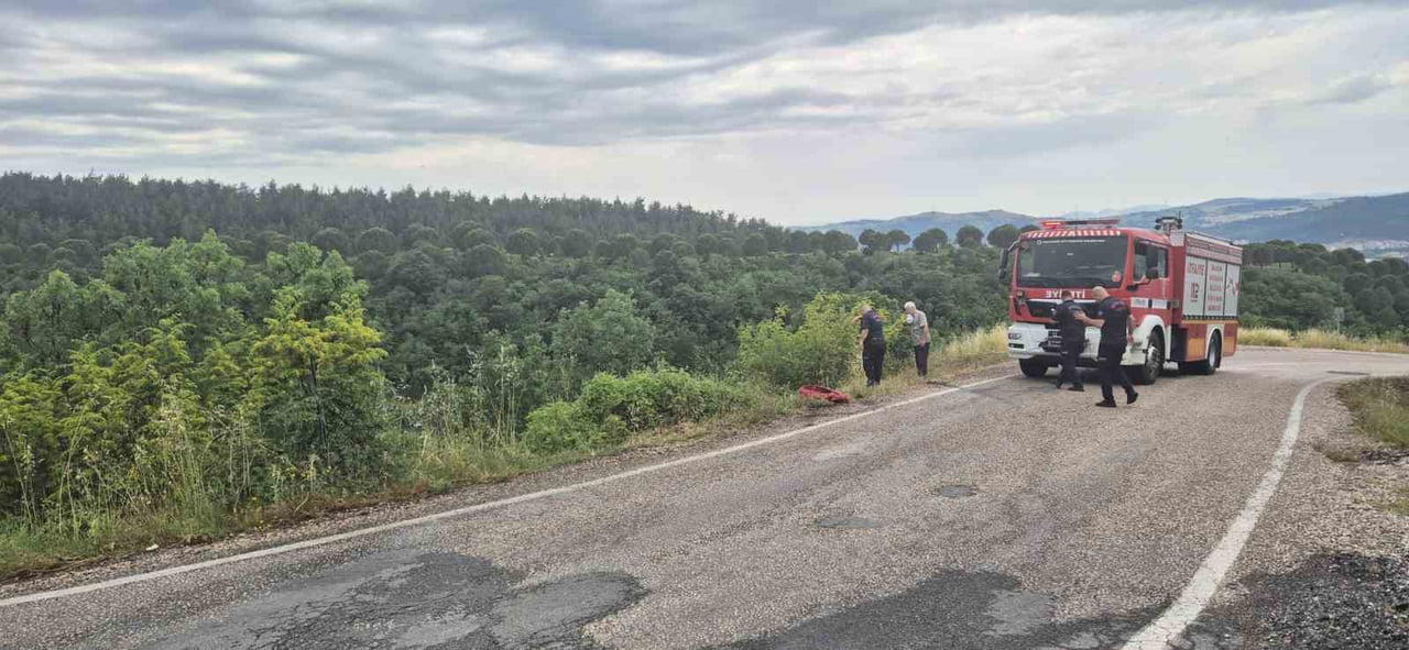 SUSURLUK'TA TRAFİK KAZASI: ARAÇTA MAHSUR KALAN YARALI KURTARILDI