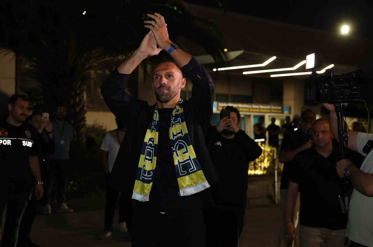 TAKIMIN BAŞINA İSMAİL KARTAL'IN GETİRİLMESİNİN ARDINDAN TRANSFERE DE HIZ VEREN FENERBAHÇE, ANLAŞMA...