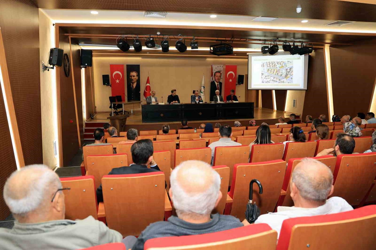 TALAS BELEDİYE BAŞKANI MUSTAFA YALÇIN, İLÇENİN GİRİŞİNDE YER ALAN MARMARİS VE BEYAZ SARAY SİTELERİ...