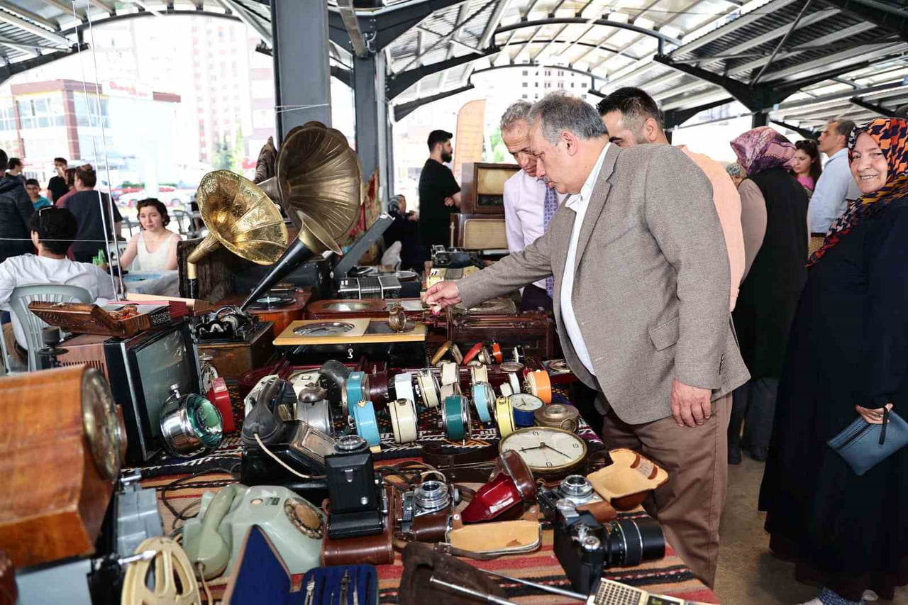 TALAS BELEDİYE BAŞKANI MUSTAFA YALÇIN’IN VİZYONUYLA ALTI YILDIR HER AYIN İKİNCİ PAZARI TALAS’TA...