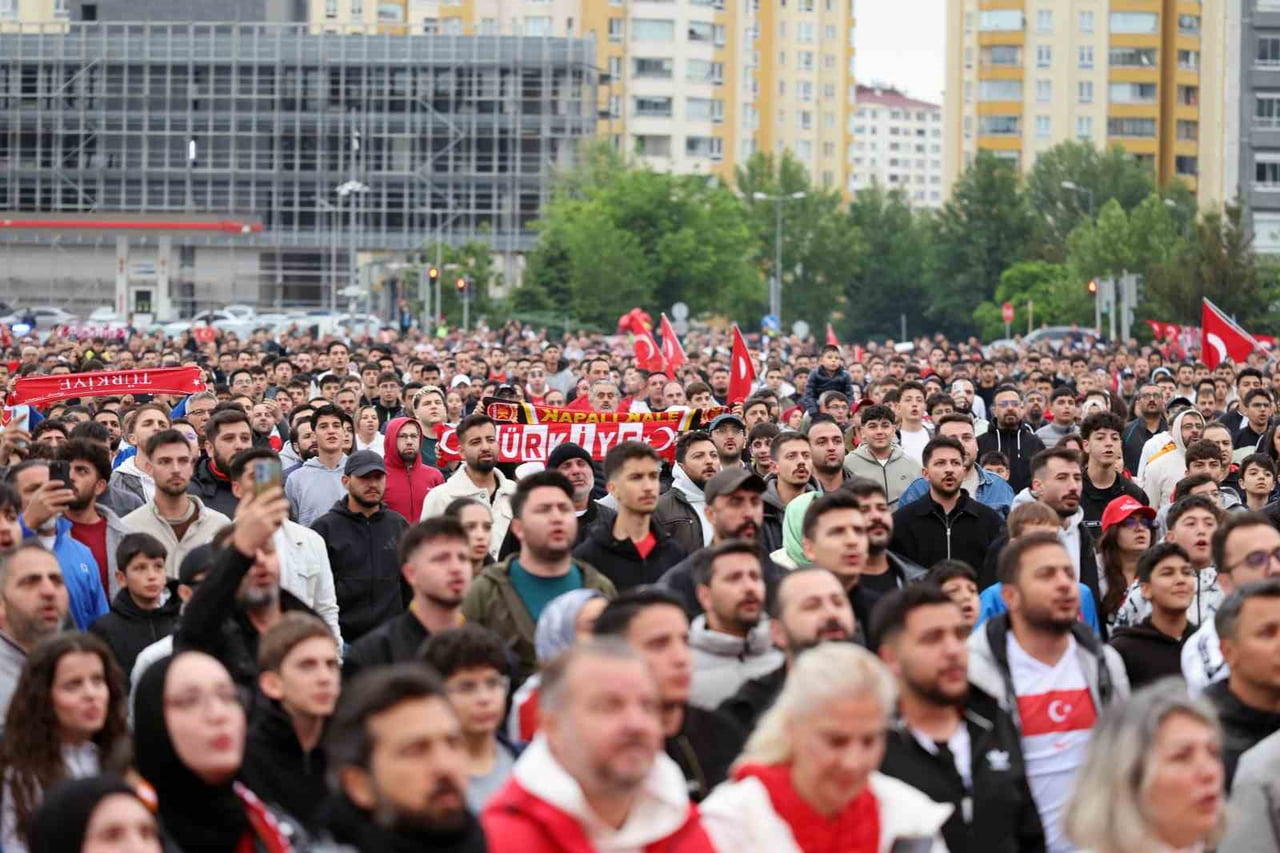 TALAS BELEDİYESİ; A MİLLİ FUTBOL TAKIMI’NIN DÜNYA KUPASI YOLCULUĞUNDAKİ AVUSTRALYA MAÇINI DEV...