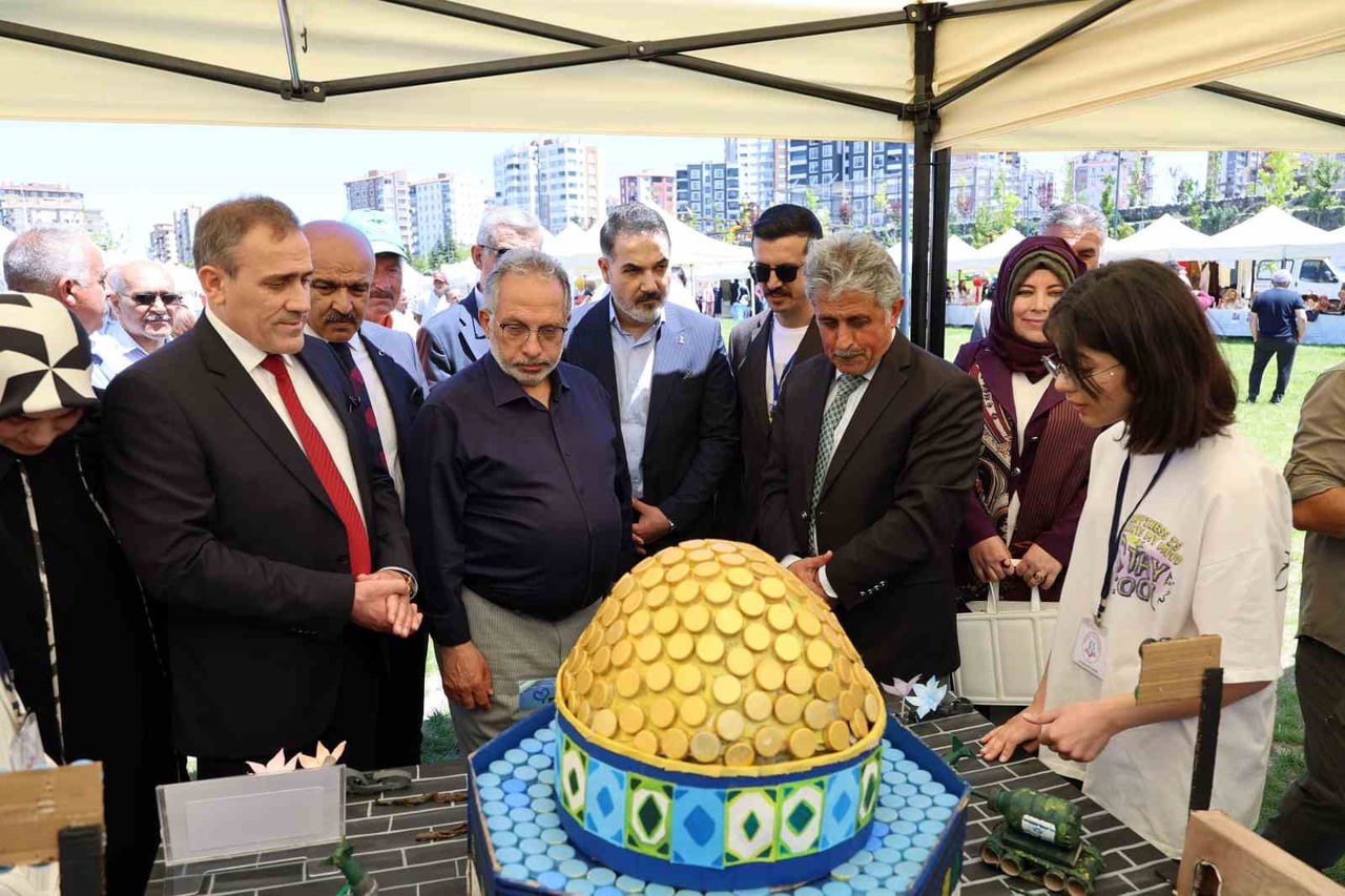 TALAS BELEDİYESİ İLE TALAS İLÇE MİLLİ EĞİTİM MÜDÜRLÜĞÜ İŞ BİRLİĞİNDE DÜZENLENEN "ATIKTAN SANATA:...