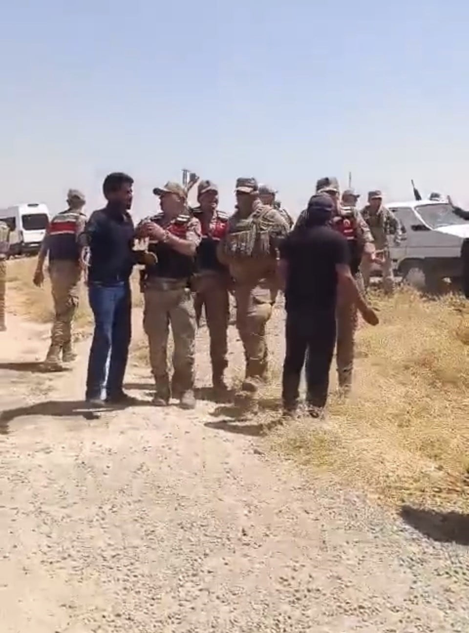 TARAFLARIN KAVGASINI ARAYA GİREN JANDARMA EKİPLERİ AYIRDI