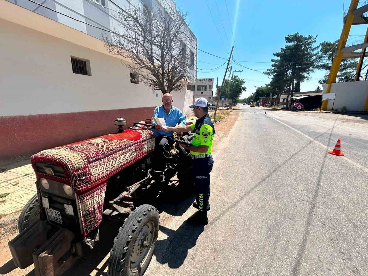TARIM SEZONUNUN BAŞLAMASIYLA TRAKTÖRLER DENETLENDİ