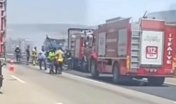 TARSUS-ADANA-GAZİANTEP OTOYOLU NURDAĞI KESİMİNDE SEYİR HALİNDEYKEN YANGIN ÇIKAN TIR KULLANILAMAZ...