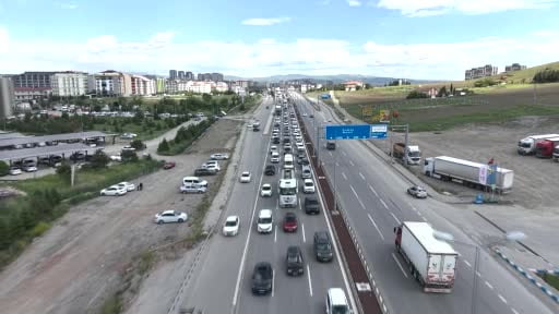 Tatil bitti, yoğunluk bitmedi: 43 ilin geçiş noktasında dönüş trafiği yaşandı