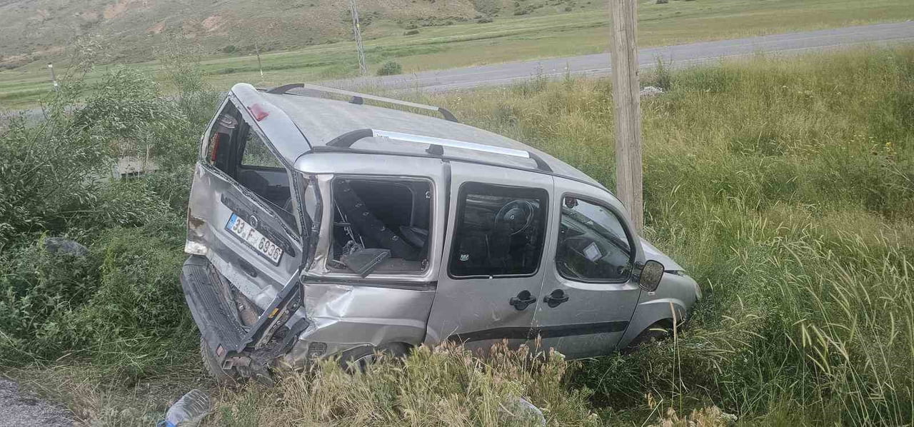 TATVAN HİZAN YOLUNDA TRAFİK KAZASI 5 KİŞİ YARALANDI