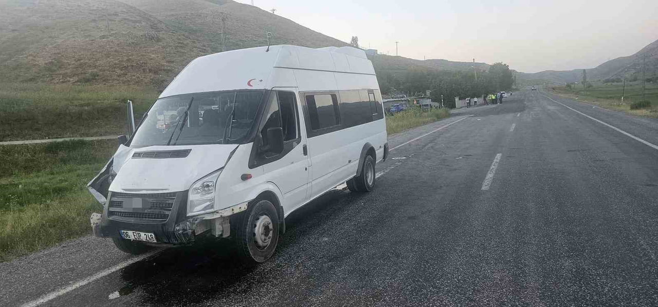 TATVAN HİZAN YOLUNDA TRAFİK KAZASI 5 KİŞİ YARALANDI1