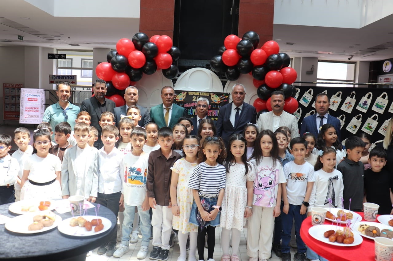 TATVAN İLÇESİNDE İLKOKUL ÖĞRENCİLERİ TARAFINDAN HAZIRLANAN RESİM VE SANAT SERGİSİ, YOĞUN KATILIMLA...