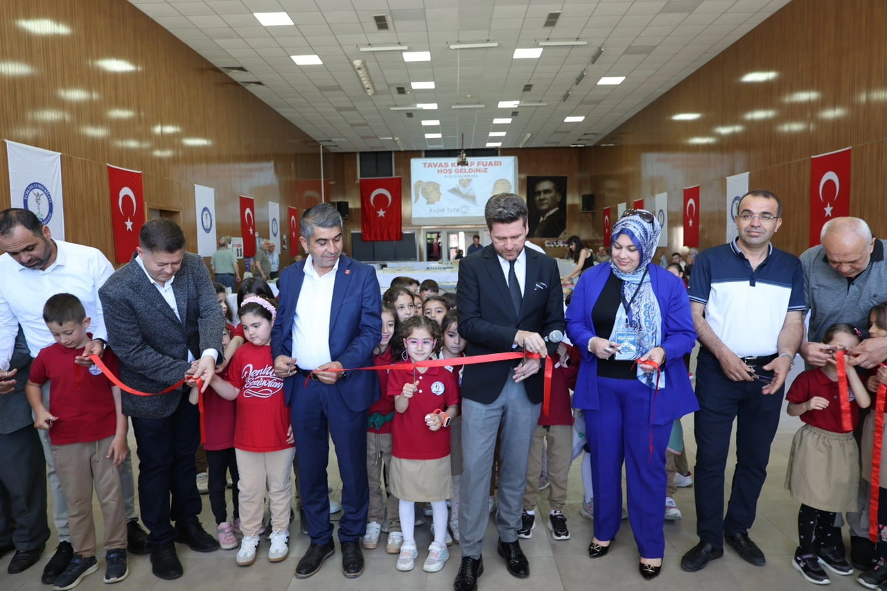 TAVAS BELEDİYESİ TARAFINDAN İLK KEZ DÜZENLENEN TAVAS KİTAP FUARI, 39 ŞAİR VE YAZARIN KATILIMIYLA...