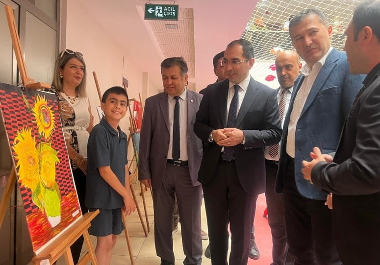 TAVŞANLI'DA ÖZEL ÖĞRENCİLER İÇLERİNDEKİ CEVHERİ ESERLERİNE YANSITTI
