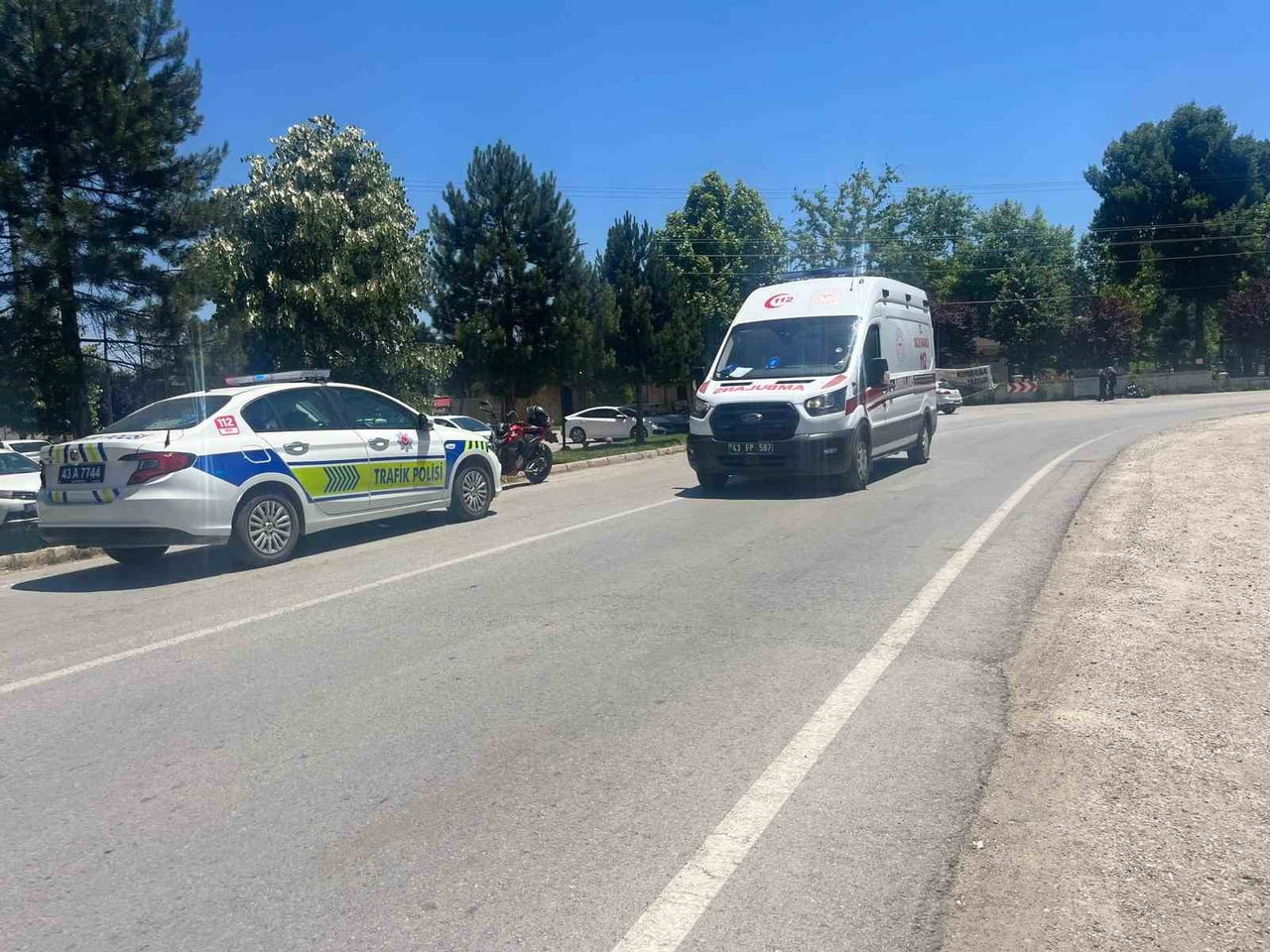 TAVŞANLI’DA MOTOSİKLET KAZASI,  KASK HAYAT KURTARDI