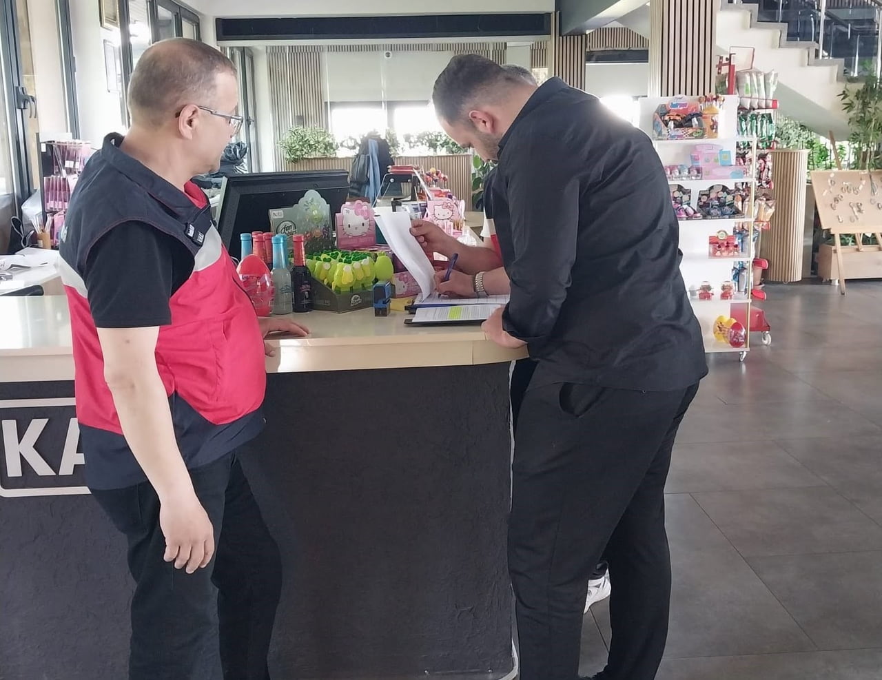 TAVŞANLI’DA NARGİLE KAFELERE YÖNELİK DENETİMLER SÜRÜYOR