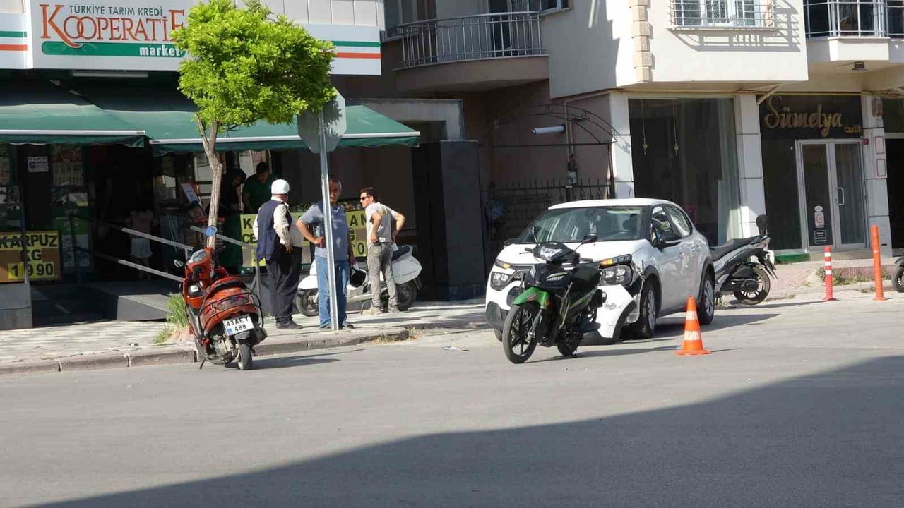 TAVŞANLI’DA OTOMOBİL İLE MOTOSİKLET ÇARPIŞTI: 1 YARALI