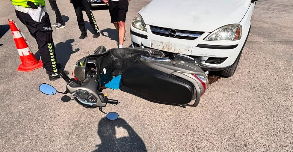 TAVŞANLI’DA OTOMOBİL İLE MOTOSİKLET ÇARPIŞTI: 2 YARALI