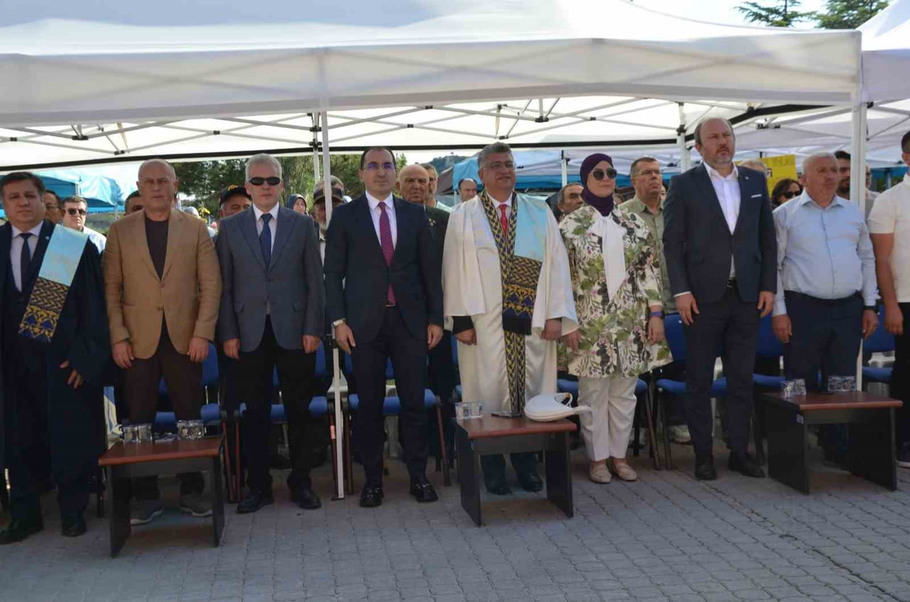 TAVŞANLI MESLEK YÜKSEK OKULU'NDA MEZUNİYET TÖRENİ