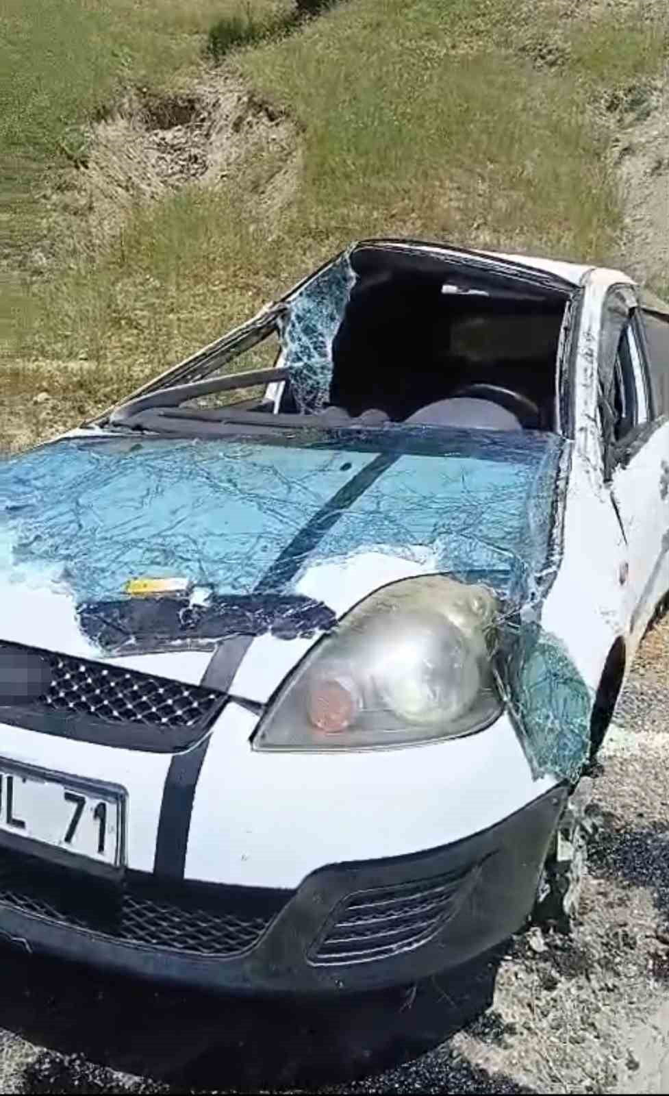 TAZİYEYE GİDERKEN KAZA YAPTILAR: 3 YARALI