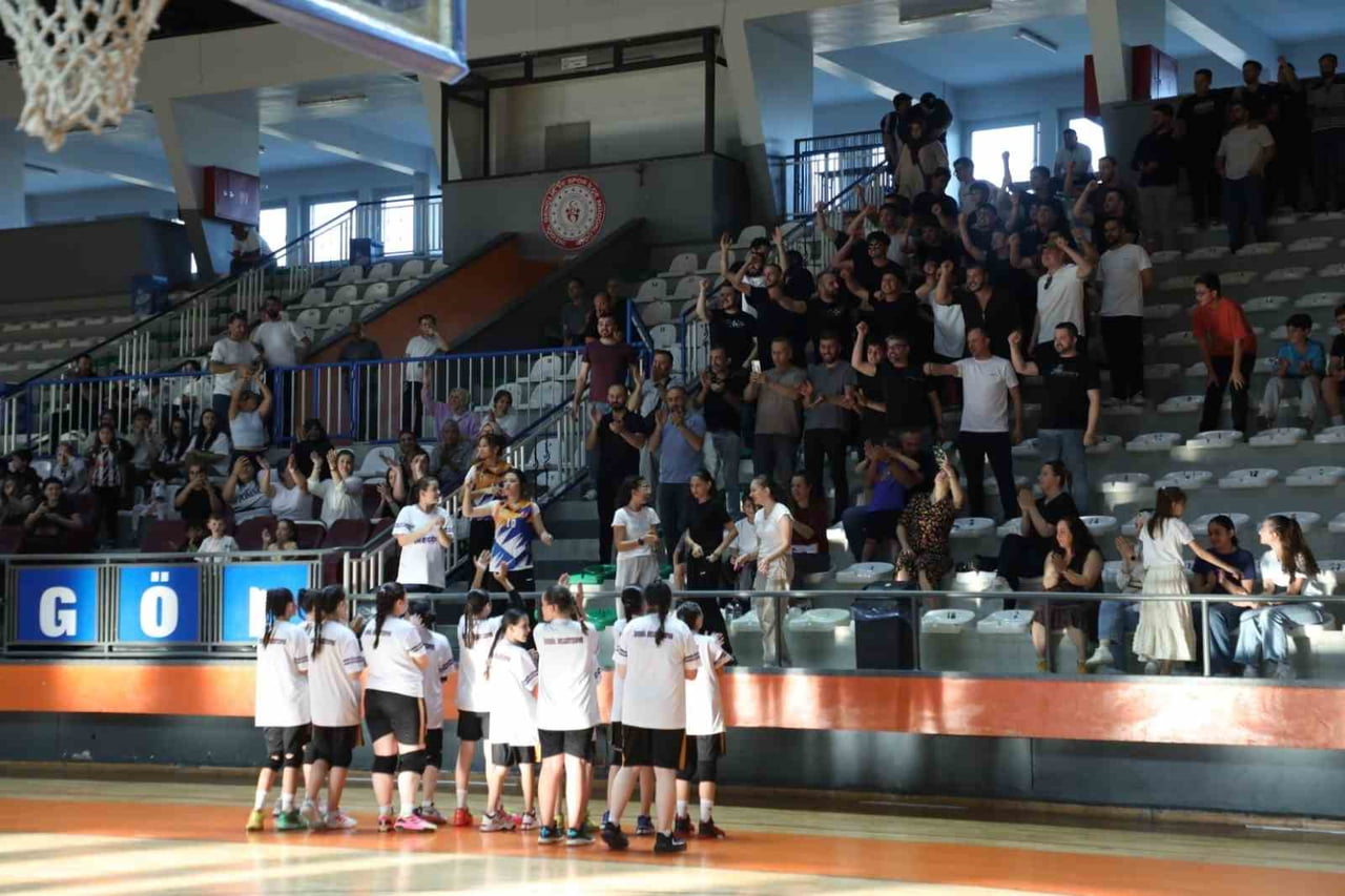TBF TARAFINDAN DÜZENLENEN YEREL LİGDE BAŞARILI BİR SEZON GEÇİREN İNEGÖL BELEDİYESPOR U12 KIZ...