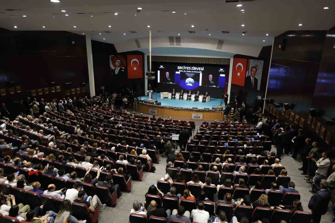 TBMM MİLLİ SAVUNMA KOMİSYONU BAŞKANI VE AK PARTİ KAYSERİ MİLLETVEKİLİ HULUSİ AKAR’IN BAŞKANLIĞINI...