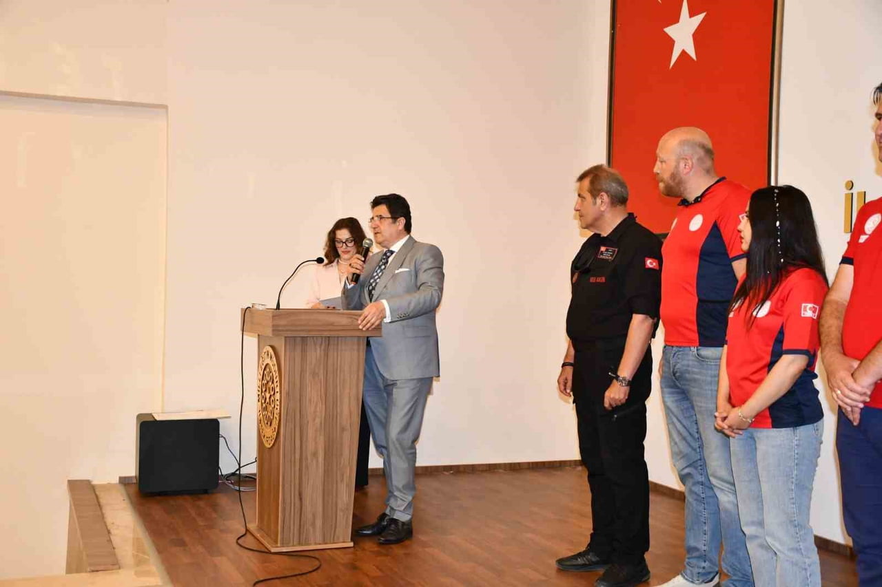 TEKİRDAĞ'DA AFET VE ACİL DURUMLARA HAZIRLIK EĞİTİMLERİNİ BAŞARIYLA TAMAMLAYAN MEB ARAMA KURTARMA...