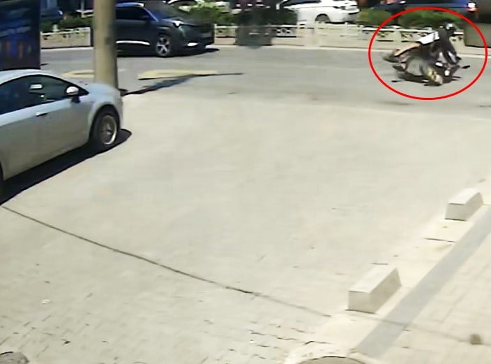 TEKİRDAĞ'DA AYNI NOKTADA İKİ AYRI MOTOSİKLET KAZASI KAMERADA