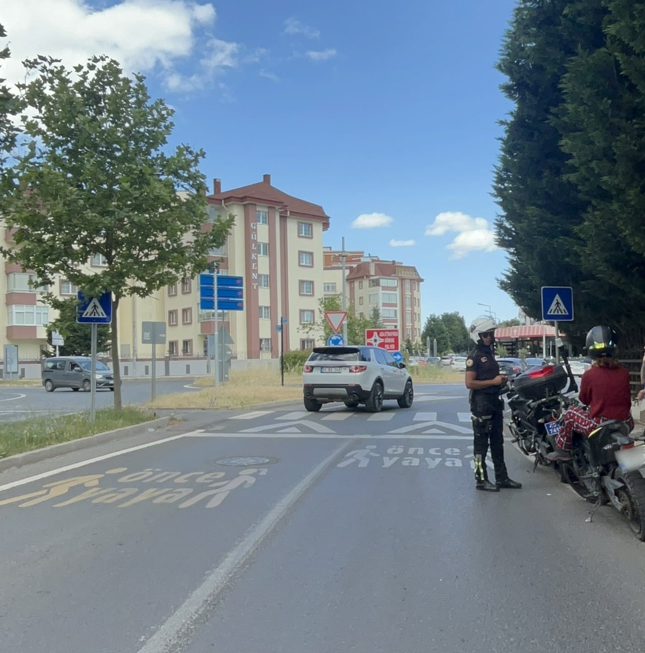 TEKİRDAĞ'DA ŞAHİN TRAFİK EKİBİNE YAKALANAN MOTOSİKLETLİYE YETERSİZ EHLİYETTEN 11 BİN 629 LİRA CEZA...