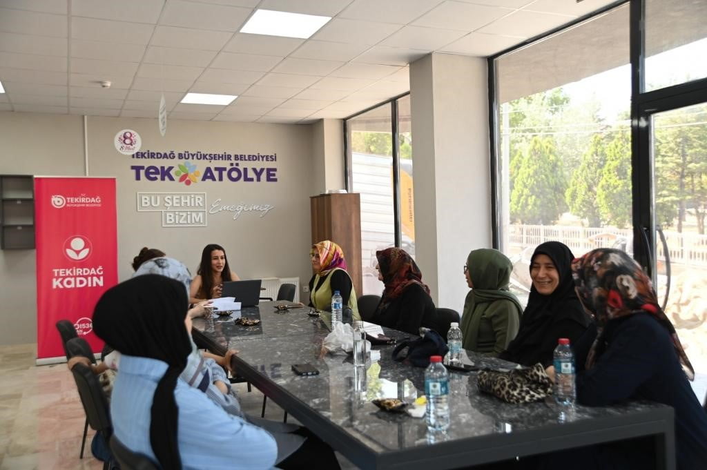 TEKİRDAĞ BÜYÜKŞEHİR BELEDİYESİ TARAFINDAN ÇERKEZKÖY İLÇESİNDEKİ KIZILPINAR TEK ATÖLYE'DE KADINLARA...