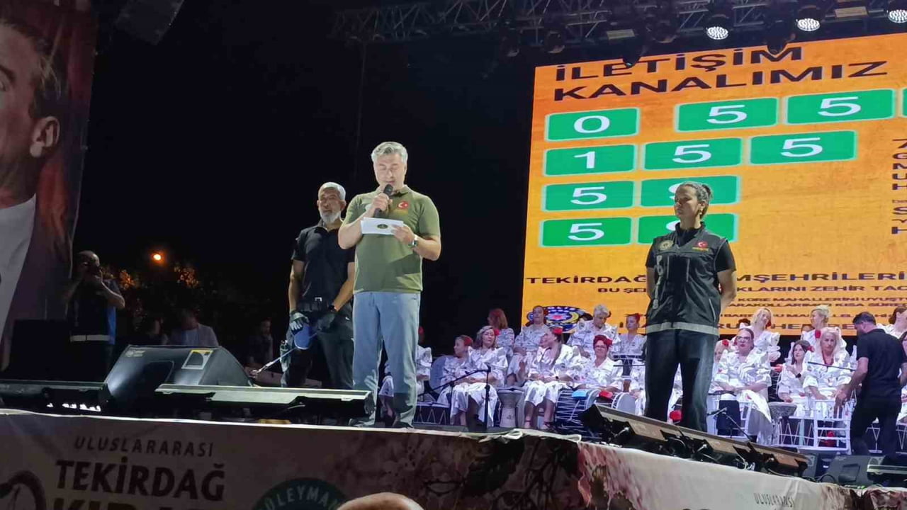 TEKİRDAĞ’DA DÜZENLENEN 60. ULUSLARARASI KİRAZ FESTİVALİ KAPSAMINDA VATANDAŞLARLA BİR ARAYA GELEN...