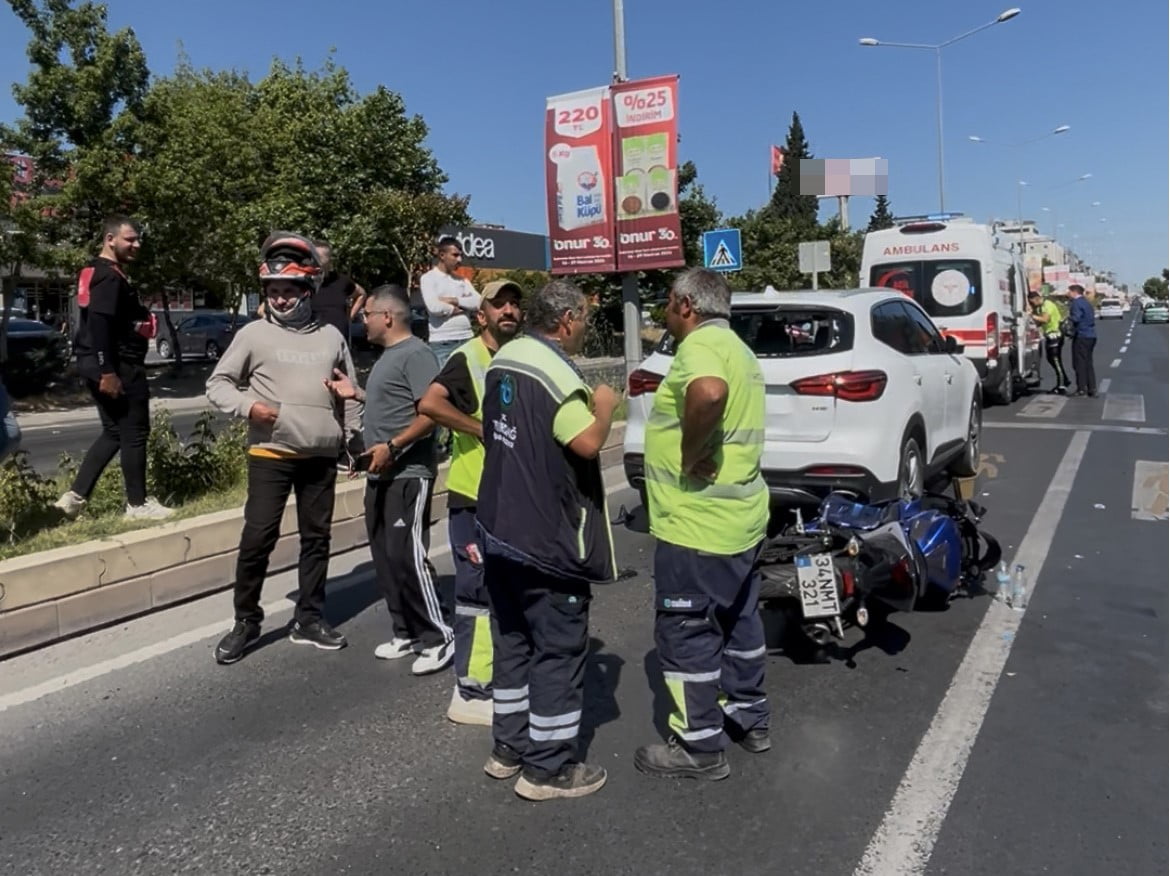 TEKİRDAĞ’DA YAYAYA YOL VERMEK İÇİN YAVAŞLAYAN ARACA ARKADAN ÇARPAN MOTOSİKLETİN SÜRÜCÜSÜ...