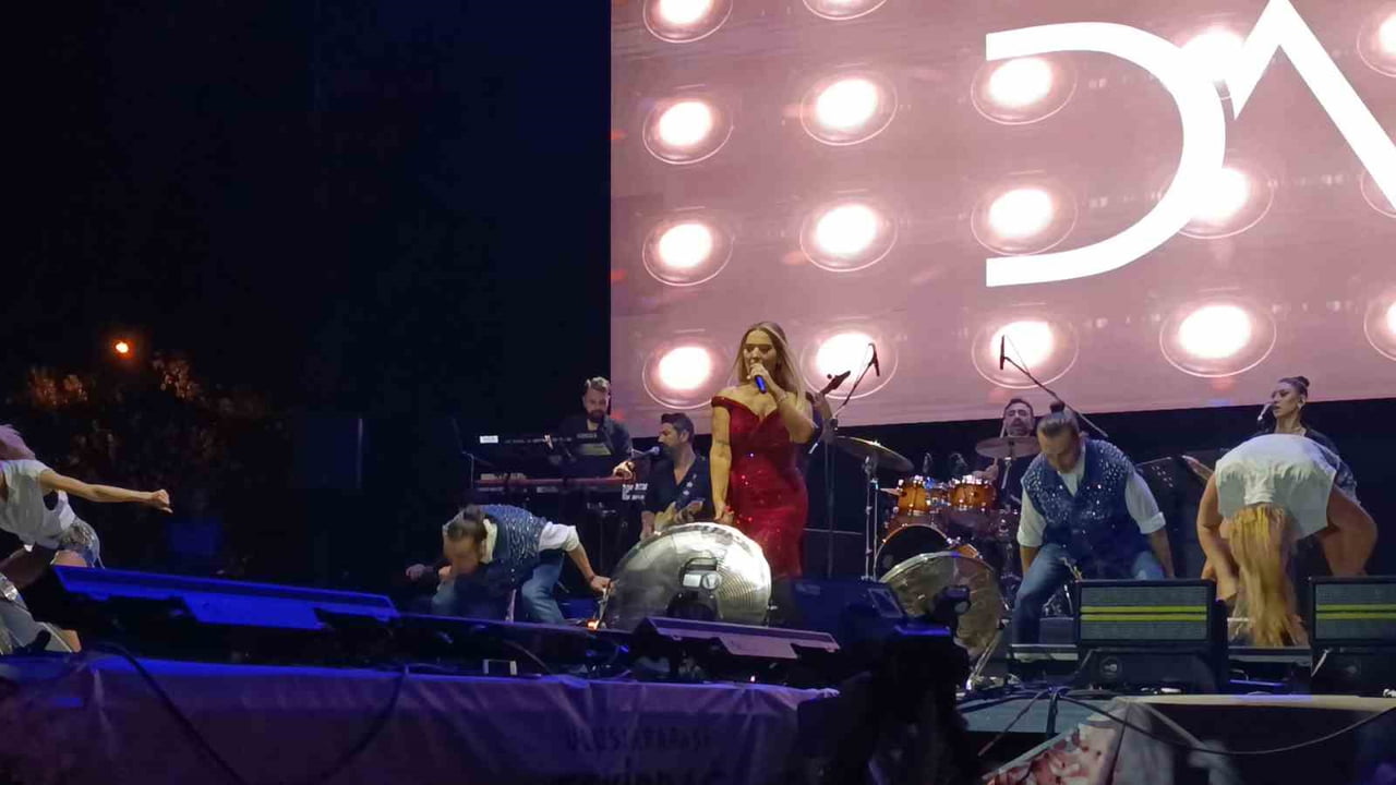 TEKİRDAĞ KİRAZ FESTİVALİ'NİN SON GÜNÜNDE DEMET AKALIN SAHNE ALDI.