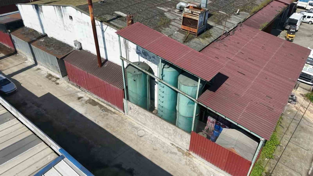 TEKKEKÖY İLÇESİNDE BİR GERİ DÖNÜŞÜM TESİSİNE DÜZENLENEN SİLAHLI SALDIRIDA KİMYASAL MADDE DEPOLARI...