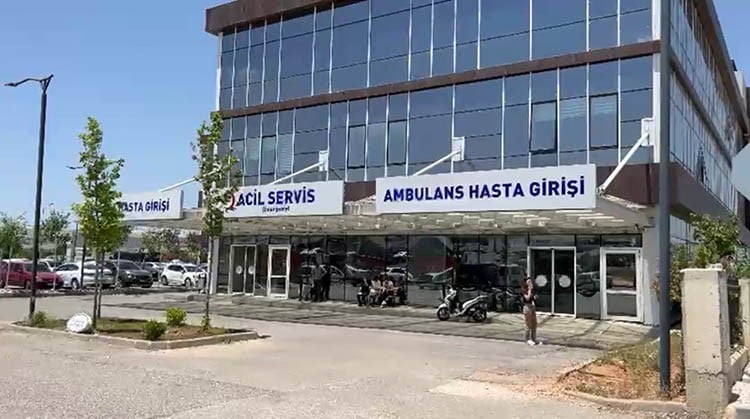 TEKSTİL FABRİKASINDA İÇTİKLERİ SUDAN RAHATSIZLANAN 25 İŞÇİ, ZEHİRLENME ŞÜPHESİYLE HASTANEYE...