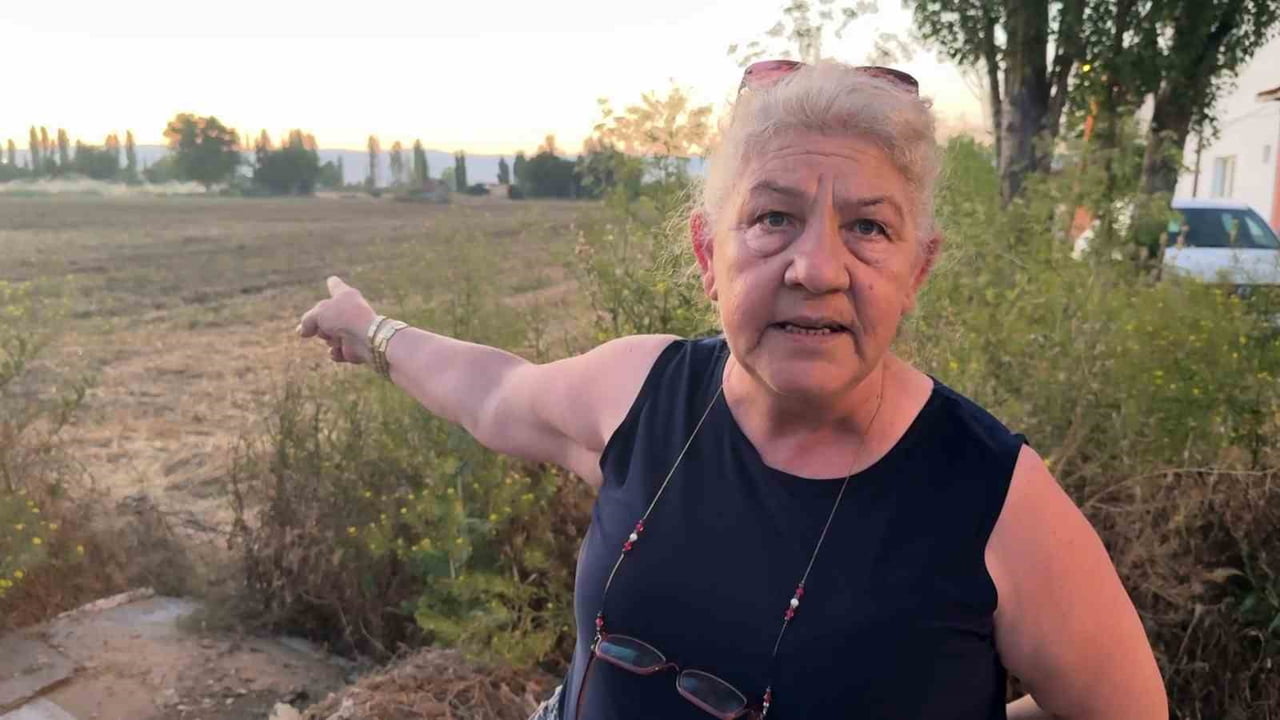 TELEFONLARININ KOKU ŞİKAYETİ NEDENİYLE SUSMADIĞINI BELİRTEN YEŞİLTEPE MAHALLE MUHTARI MERYEM...