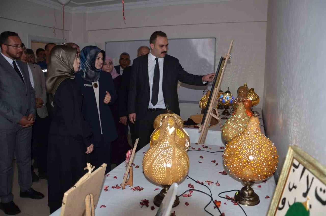 TERCAN’DA HAYAT BOYU ÖĞRENME HAFTASI SERGİSİ AÇILDI