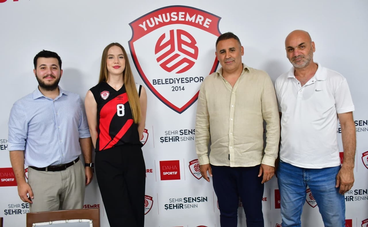 TEVFİK LAV SPOR TESİSLERİ'NDE GERÇEKLEŞTİRİLEN İMZA TÖRENİNE KULÜP BAŞKANI BÜLENT KANİK İLE...