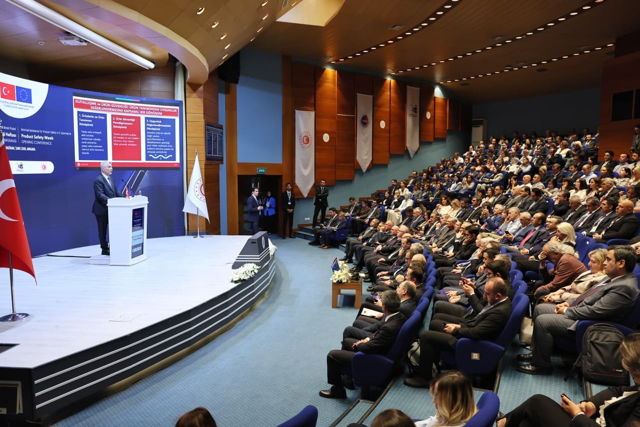 TİCARET BAKANI ÖMER BOLAT, BAKANLIĞI TARAFINDAN ÜRÜN GÜVENLİĞİ HAFTASI AÇILIŞ KONFERANSI'NA...