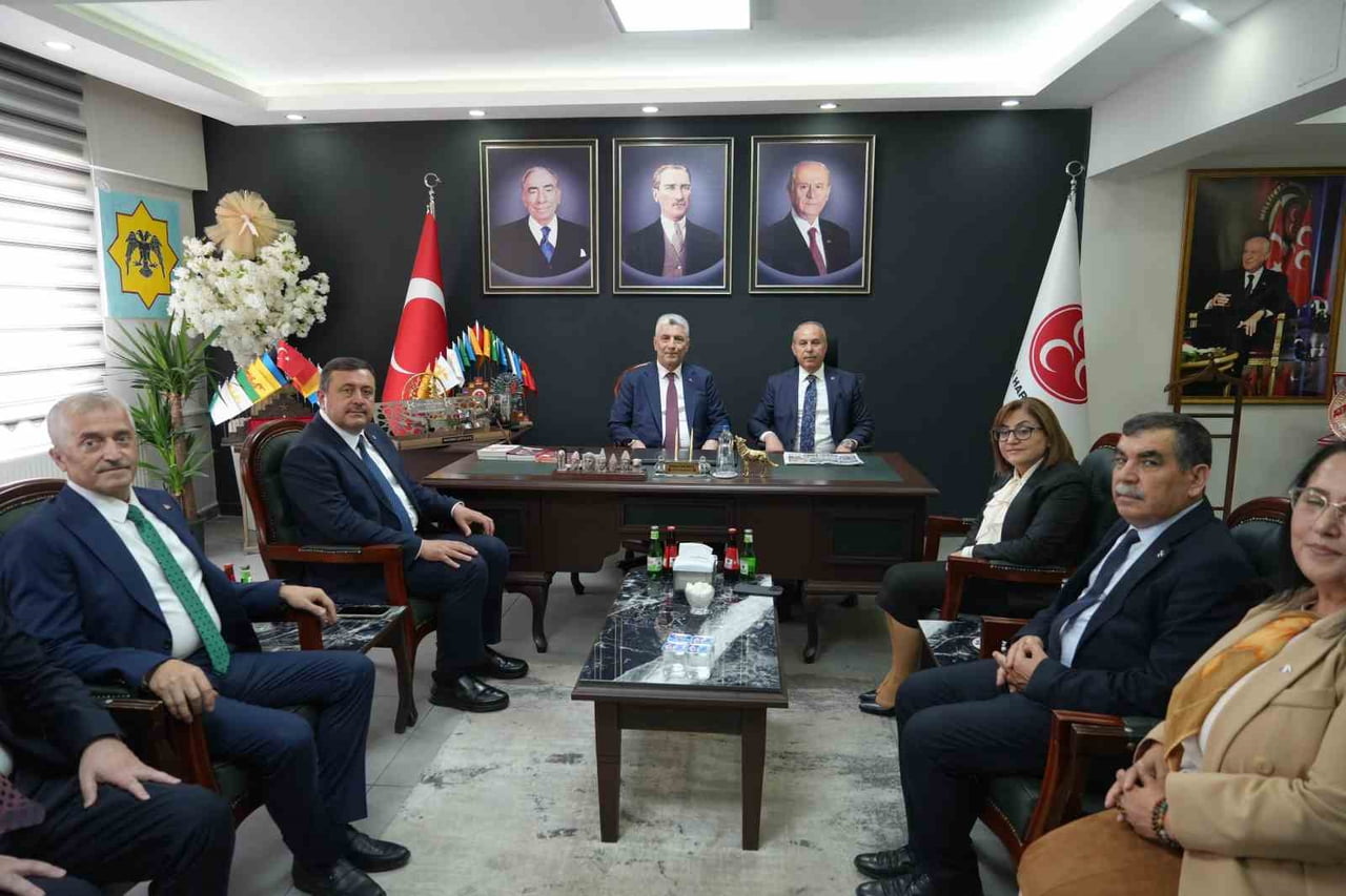 TİCARET BAKANI ÖMER BOLAT, BERABERİNDEKİLERLE MİLLİYETÇİ HAREKET PARTİSİ GAZİANTEP İL...