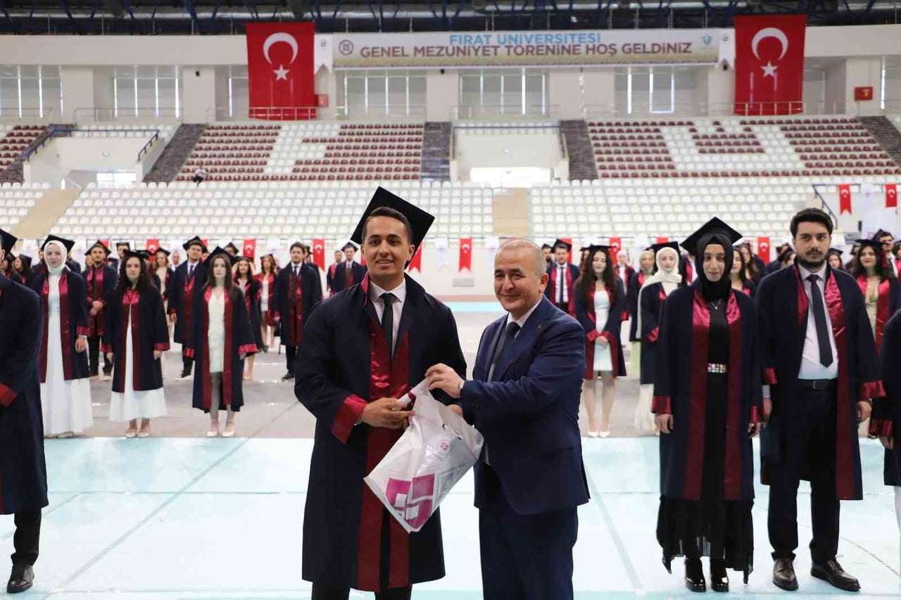 TIP FAKÜLTESİ ÖĞRENCİLERİ MEZUN OLDU