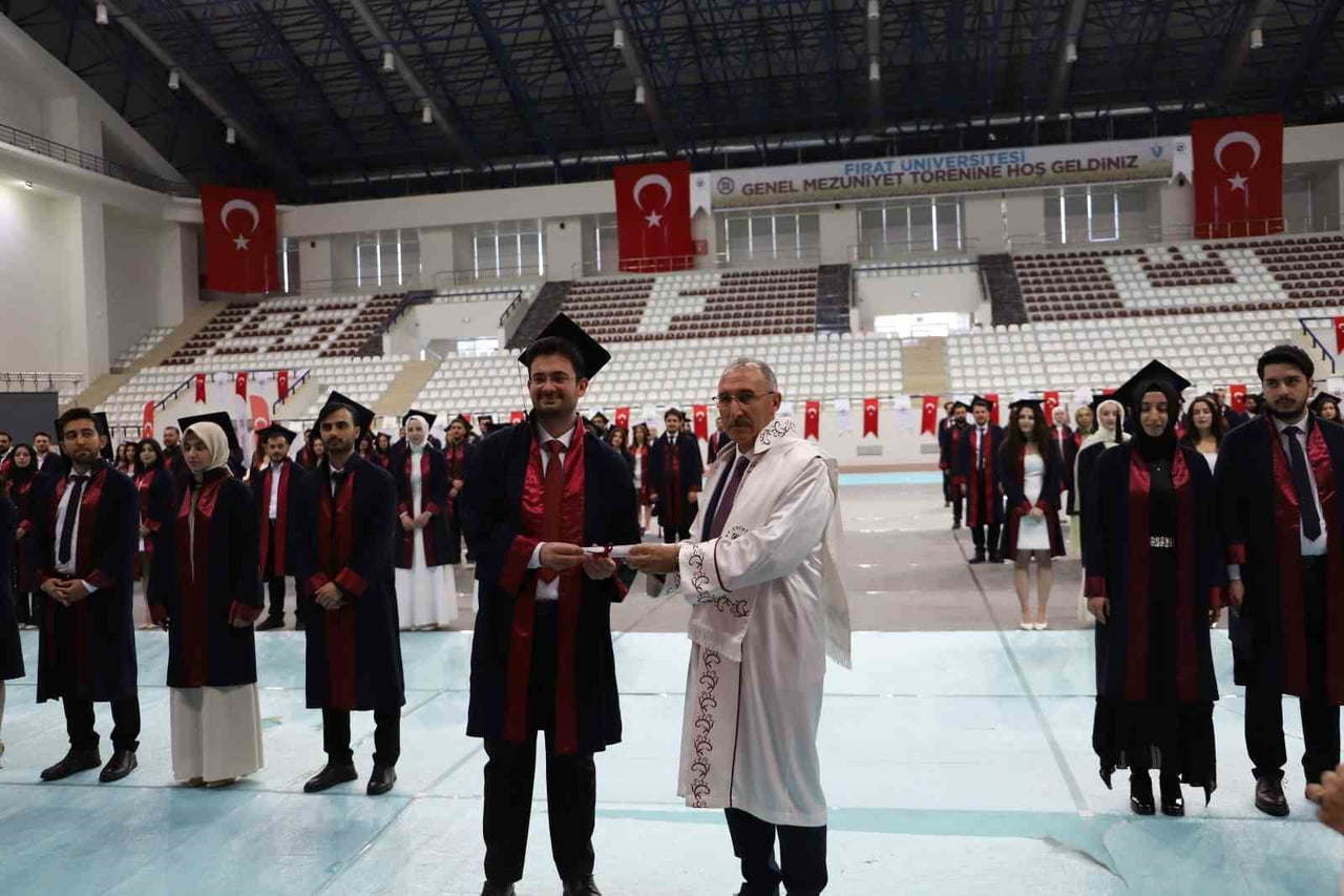 TIP FAKÜLTESİ ÖĞRENCİLERİ MEZUN OLDU
