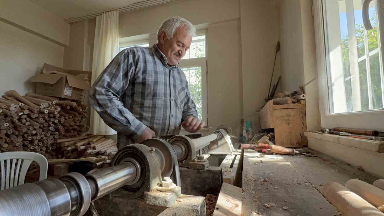 TOKAT'IN NİKSAR İLÇESİNDE 86 YILLIK AİLE GELENEĞİNİ SÜRDÜREN KAVAL USTASI YAŞAR GÜÇ, PROJE...